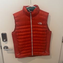 Northface Size M Vest Retail Price $119 Orange