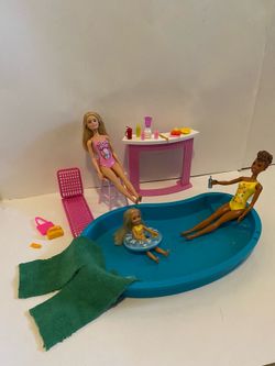 Barbie pool, smoothie bar, and 5 beach dolls,Items added