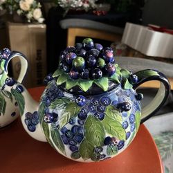 Vintage Tea Set by Jay McCall. Blubbery motif .