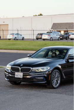 2017 BMW 530xi xDrive AWD – Luxury Sedan | Navigation | Sunroof | Leather