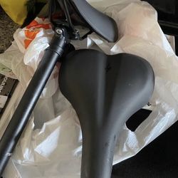 2 Bike seats & Suspension post 