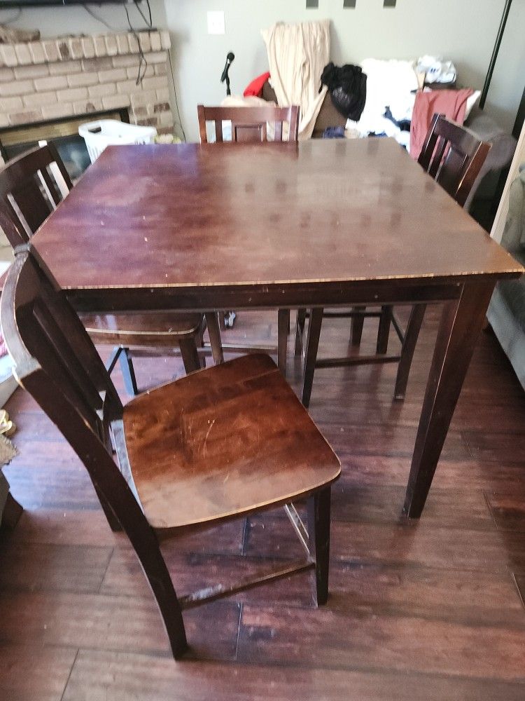 Dining Table/chairs