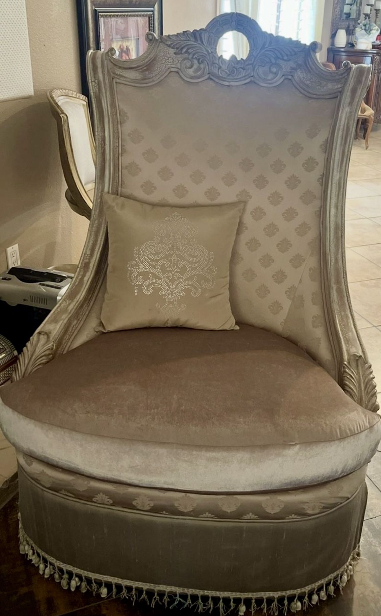 Luxury chair 