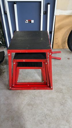 3 Plyometric stools