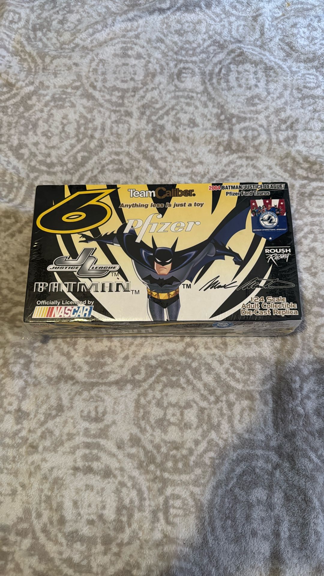 2004 Batman/Justice League/Pfizer Ford Taurus 1:24 Scale Adult Collectible Die-Cast Replica Officially Licensed by NASCAR