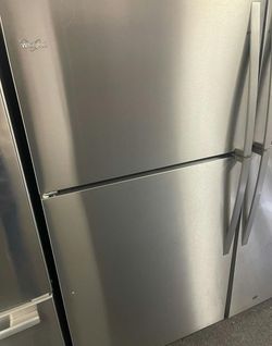 Top Mount Whirlpool Fridge in Stainless with Ice Maker