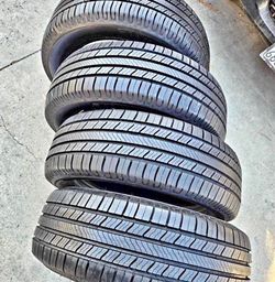 235/60/18 Michelin Set de llantas con 80% de vids las 4