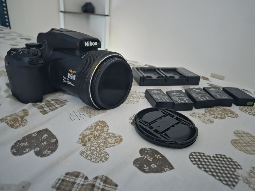 SUPER ZOOM CAMERA Nikon coolpix p1000