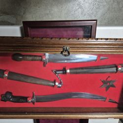 Vintage Decorative Knive Set