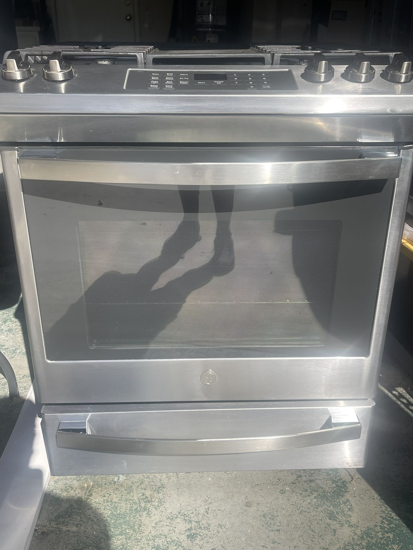 GE 30” Slide In-front convection Gas Range With No preheat Air Fry 5 Burner W Griddle