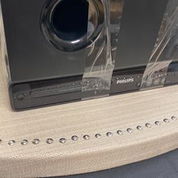 Phillips Home Theatre With 5 Speakers 
