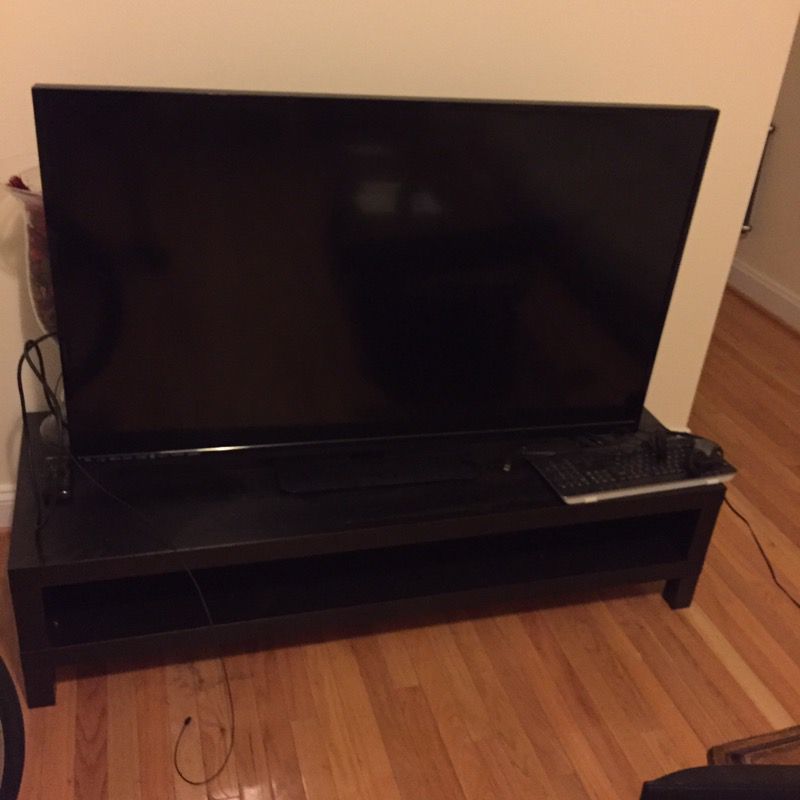 50 in TV (vizio) with table