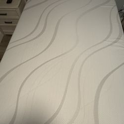 Queen Size Memory foam Mattress, And Adjustable Base For $250 Excellent Condition