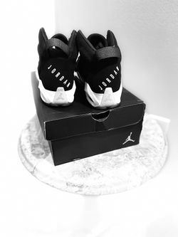 Jordan’s youth size 4