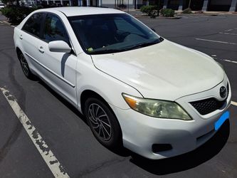 White Toyota Camry 2010