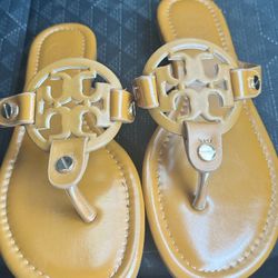 Tory Burch Sandles 