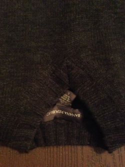 Banana Republic 100% Merino wool v-neck sweater