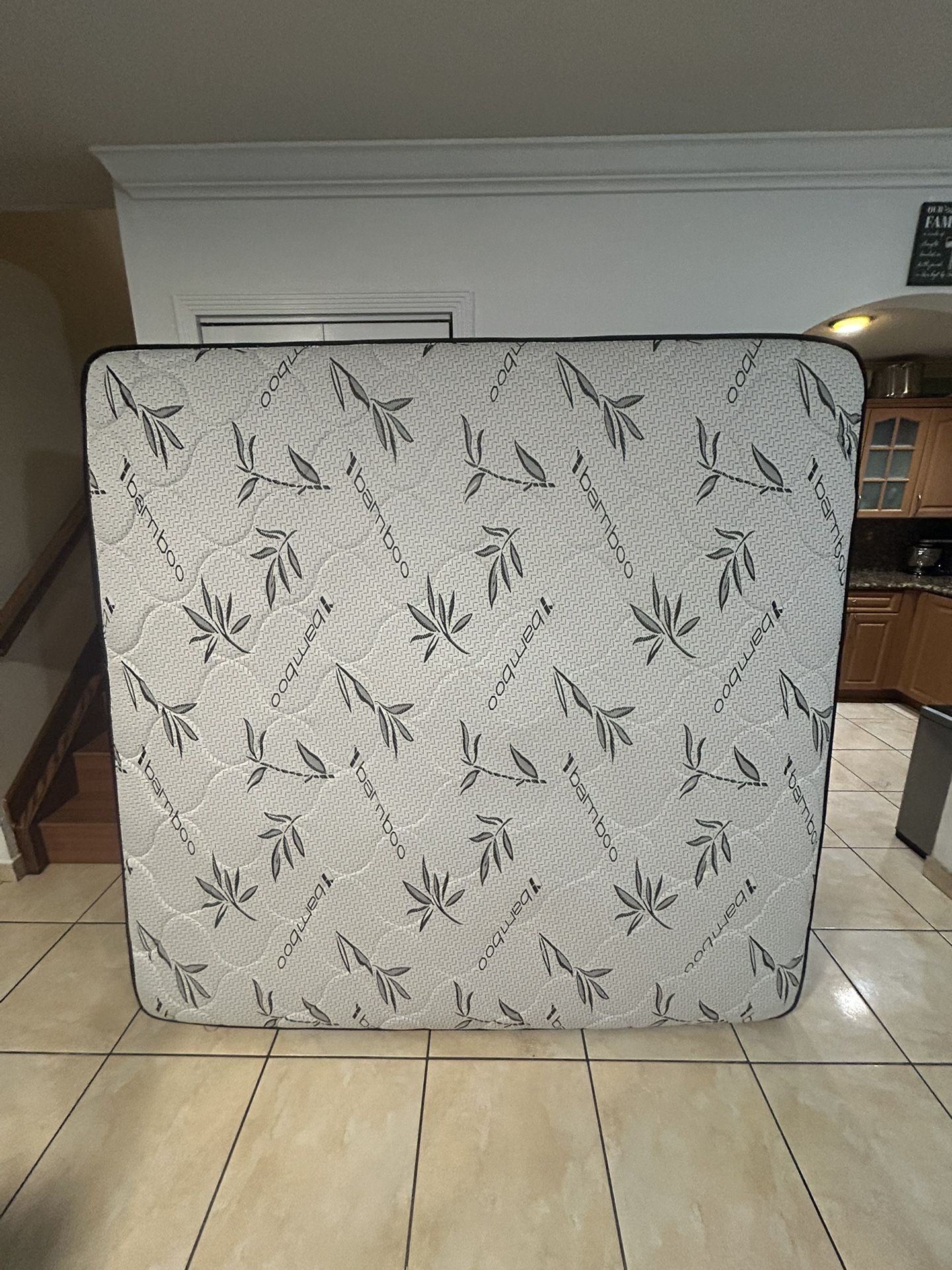 King Mattress LIKE NEW NEED GO TODAY