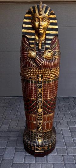 Bookshelf mummy