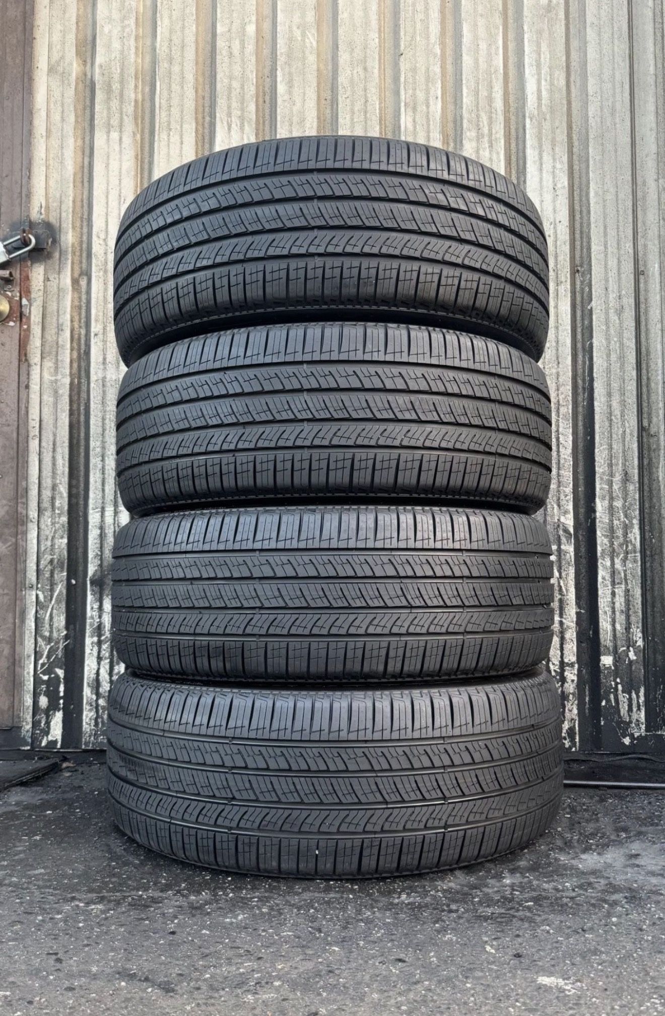 275/50/21 275 50 21 Pirelli Scorpion MS LandRover/RangeRover (LikeNew)