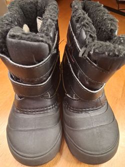 Kids boots size 9