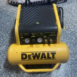 4.5 Gallon Dewalt Air Compressor 