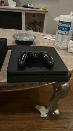 PS4 Comes With cables