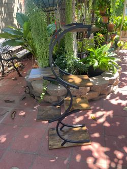 plant stand/ storage shelf