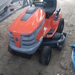 Husqvarna  Yth2348   Garden Tractor