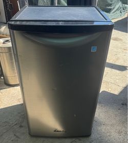 Mini refrigerator
