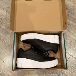 Women’s Puma Shoe Size 6.5