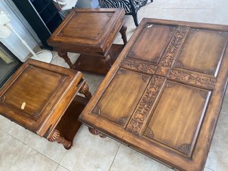 Coffee table set - Heavy real wood. Maple color