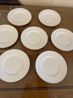 Set a seven Royal Tuscan dinner plates