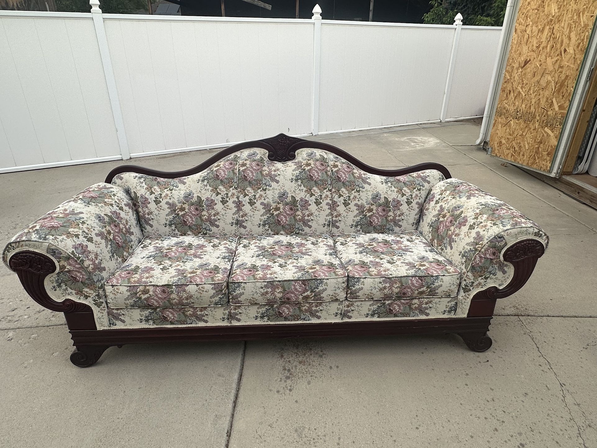 Beautiful Victorian Style Couch