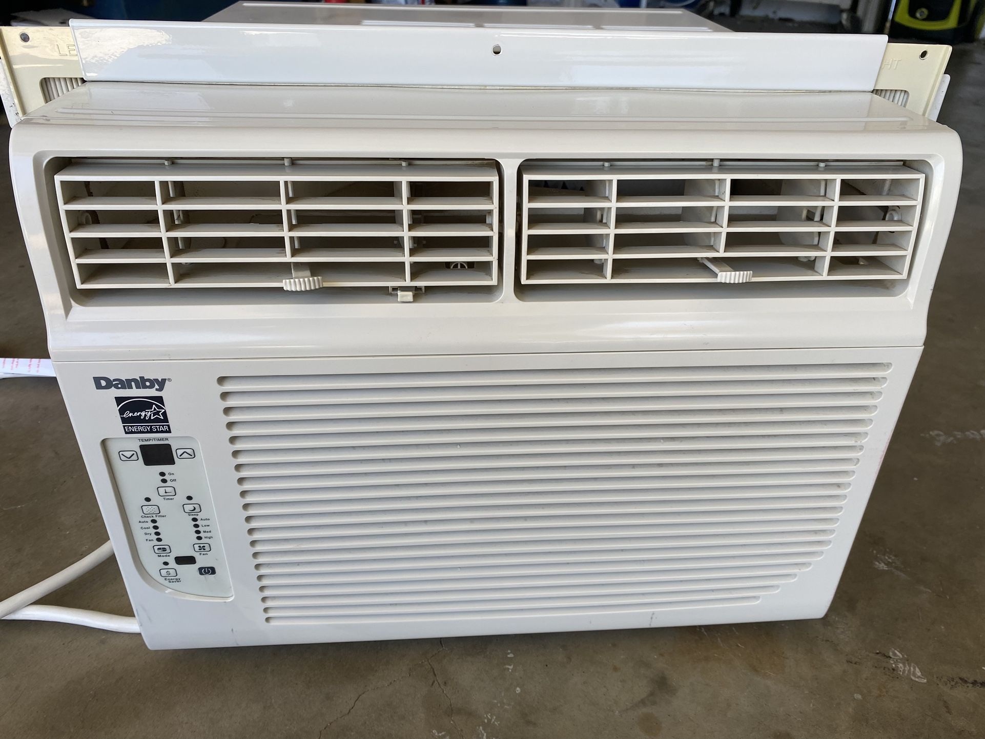 AC Danby Window aC 12,000btu Cold***