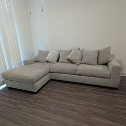 High-quality Sectional  from Rooms To Go - Used like new