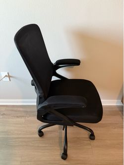 Office Chair- Pretty New, no issue and no scratch or sign of usage