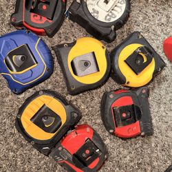 DEWALT 8  25 Ft and 30 ft 1-1/4 in. Tape Measure