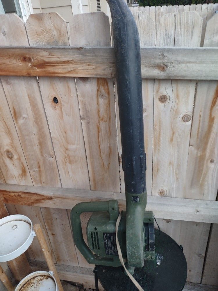Black & Decker Electric Leaf Blower