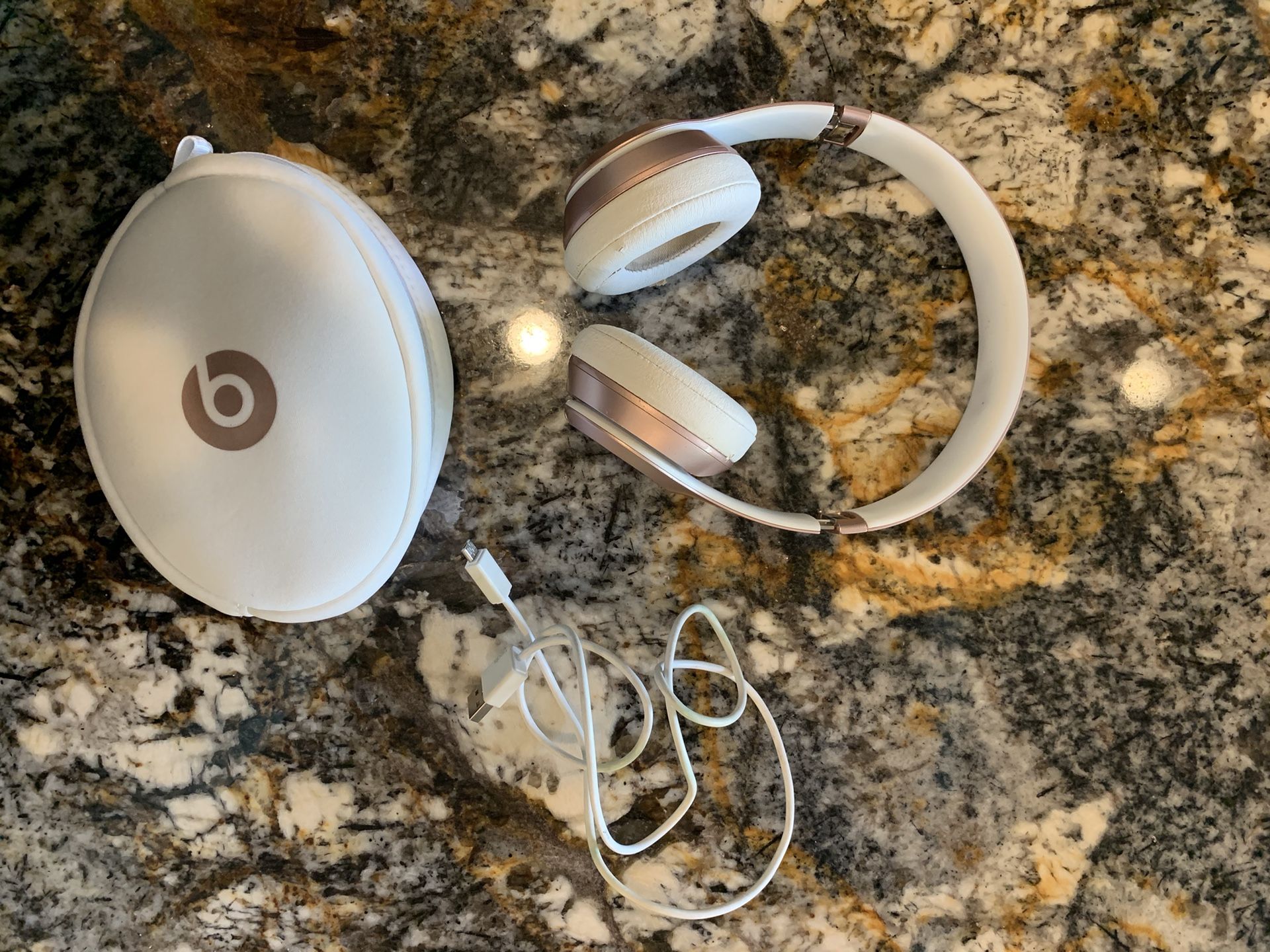 Used Wireless Beats (Rose Gold)