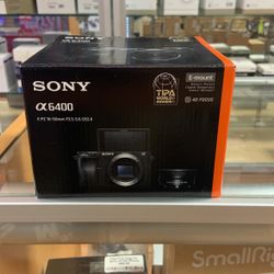 Sony A6400 With 16-50mm Lens 