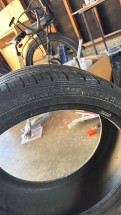 245/40 19 tire
