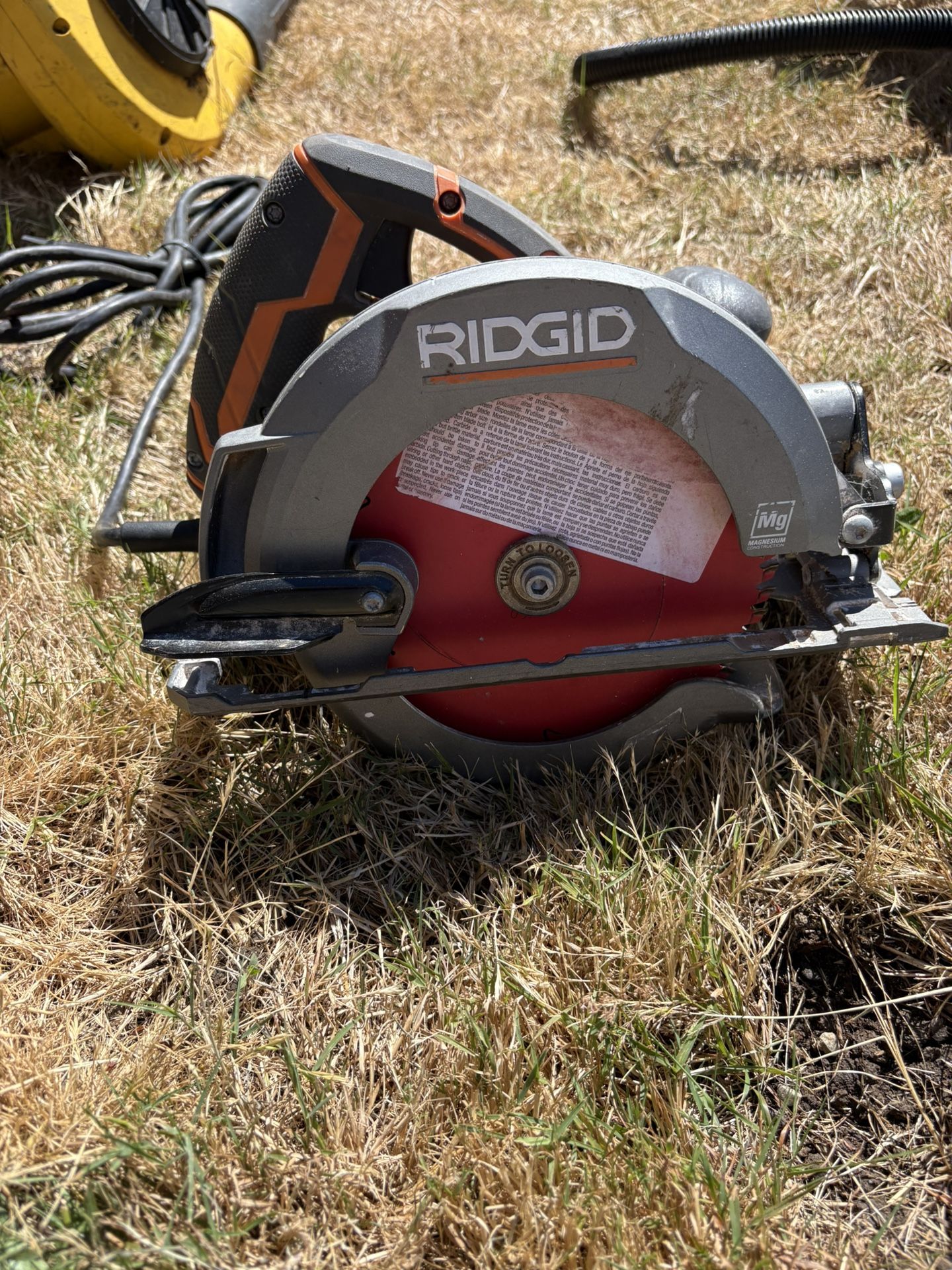 RIDGID R3204 Circular Saw – 6-1/2” 12A Corded Power Tool