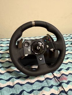 Logitech G G920 Driving Force Racing Wheel and Pedals
