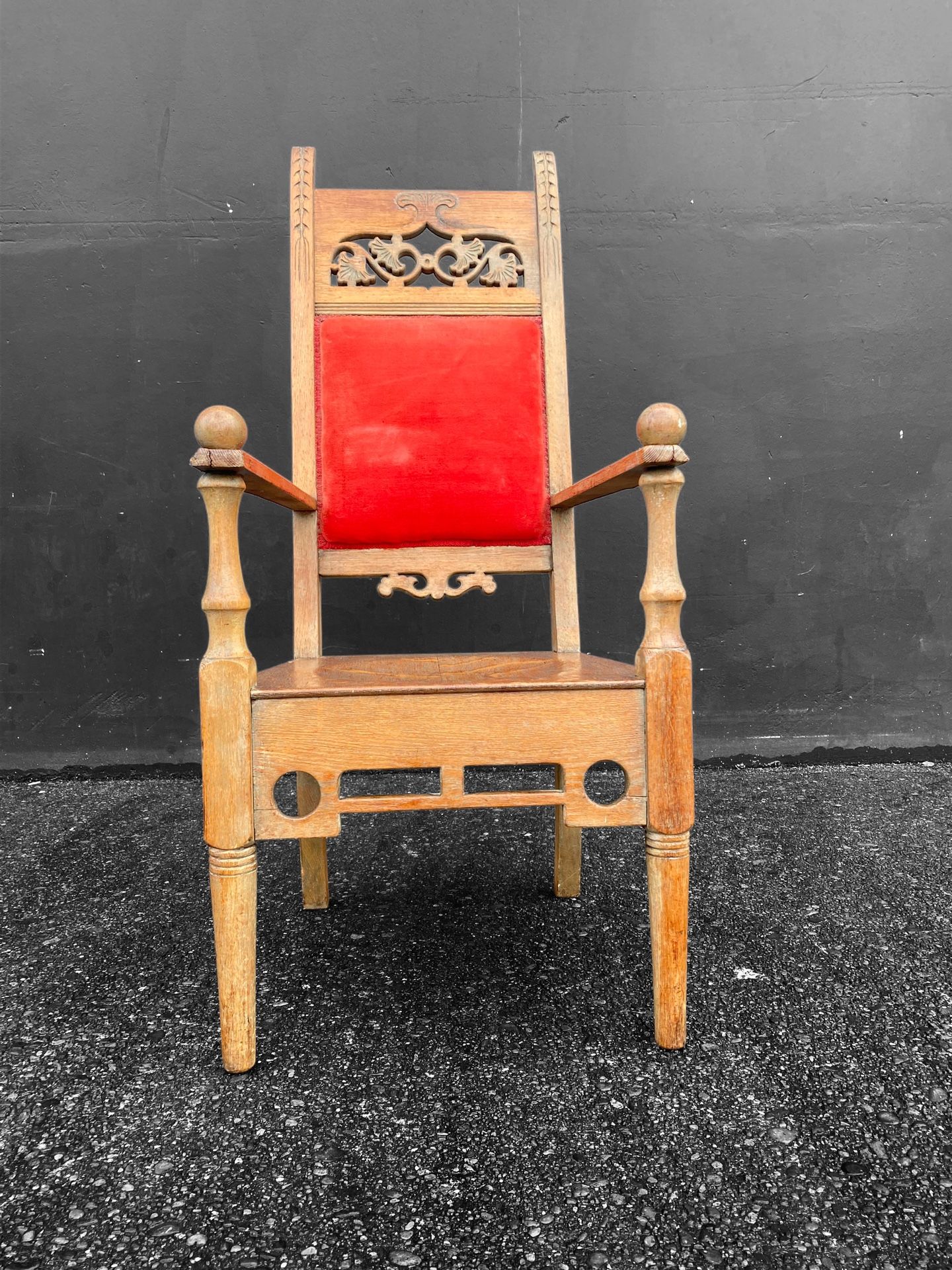 Stunning Antique Handcarved Throne Chair
