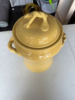Decorative Vase with lid