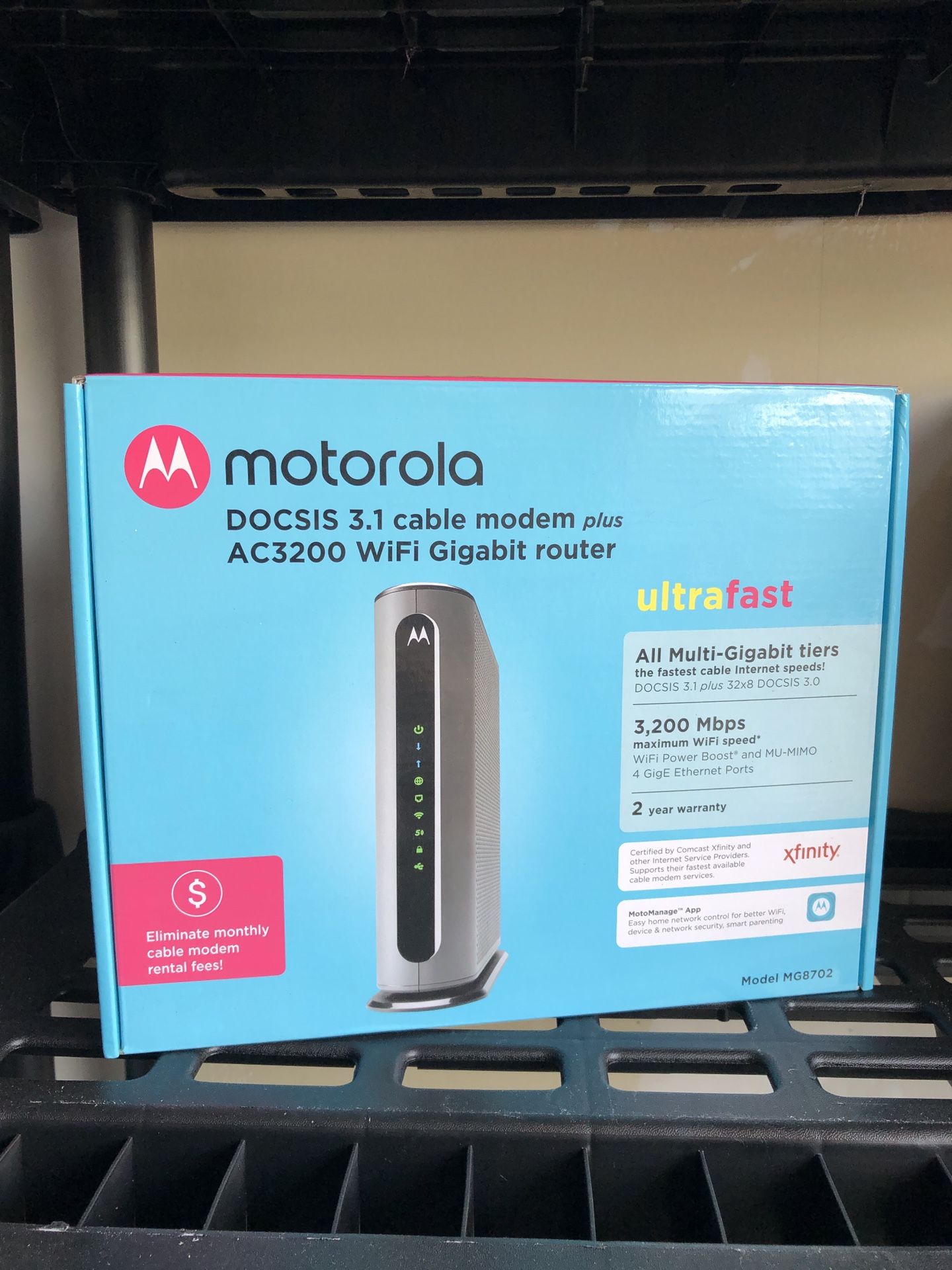 Motorola Ultra-Fast DOCSIS 3.1 Cable Modem with AC3200 Dual Band Router - (MG8702)