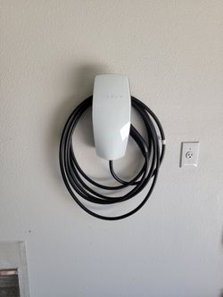 TESLA WALL CHARGER