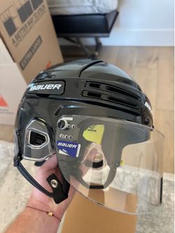 Bauer ReAkt 75 hockey helmet