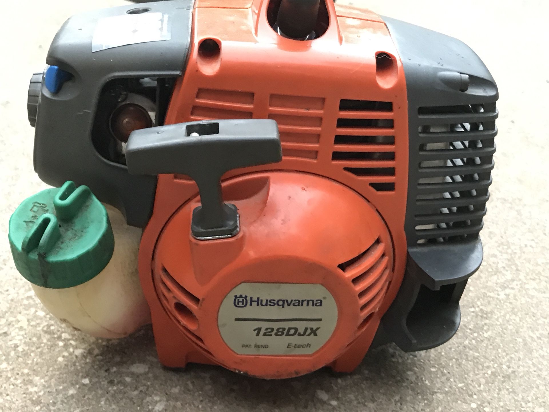 Husqvarna 128DJX - Trimmer/Weed Eater